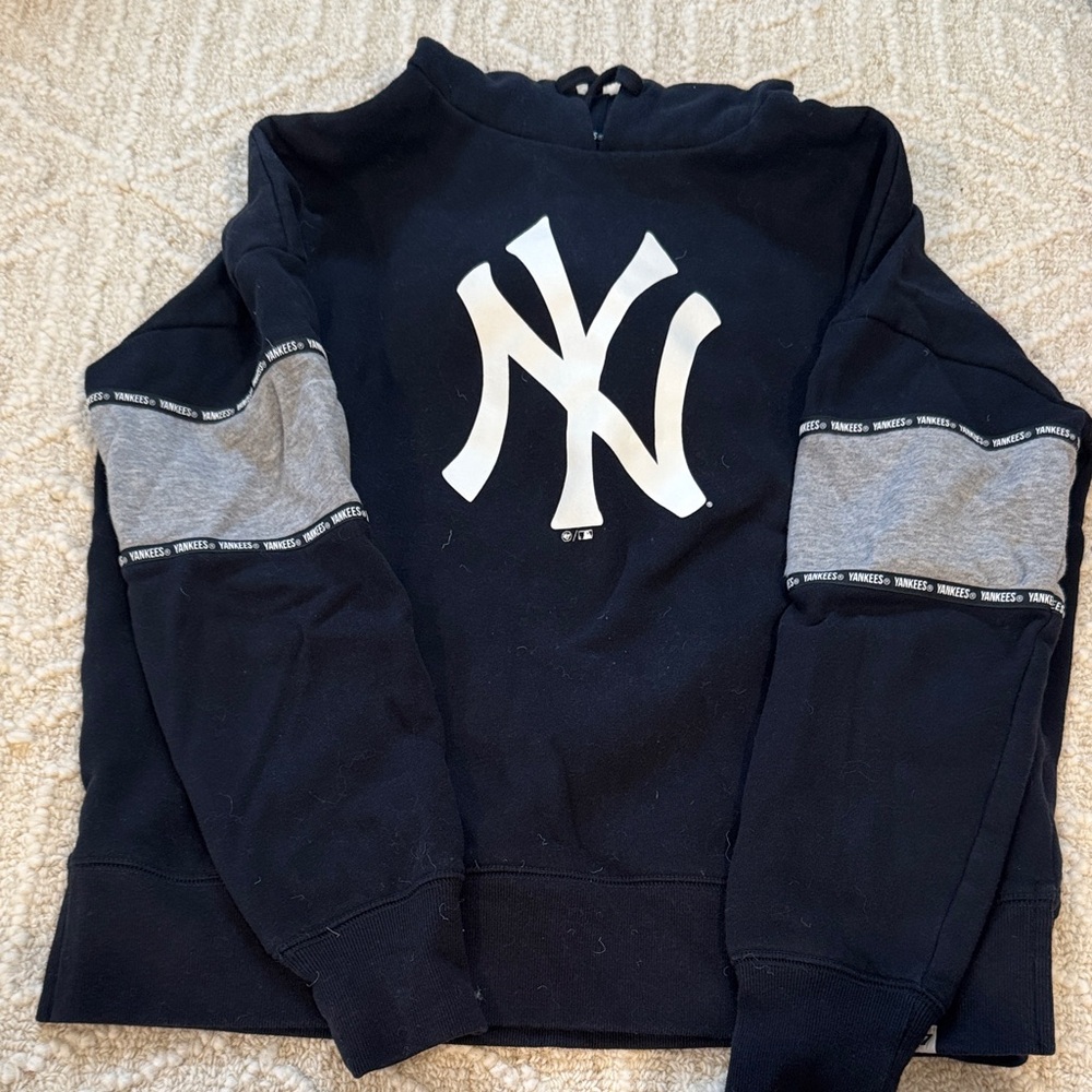 Women's Yankees Sweatshirt